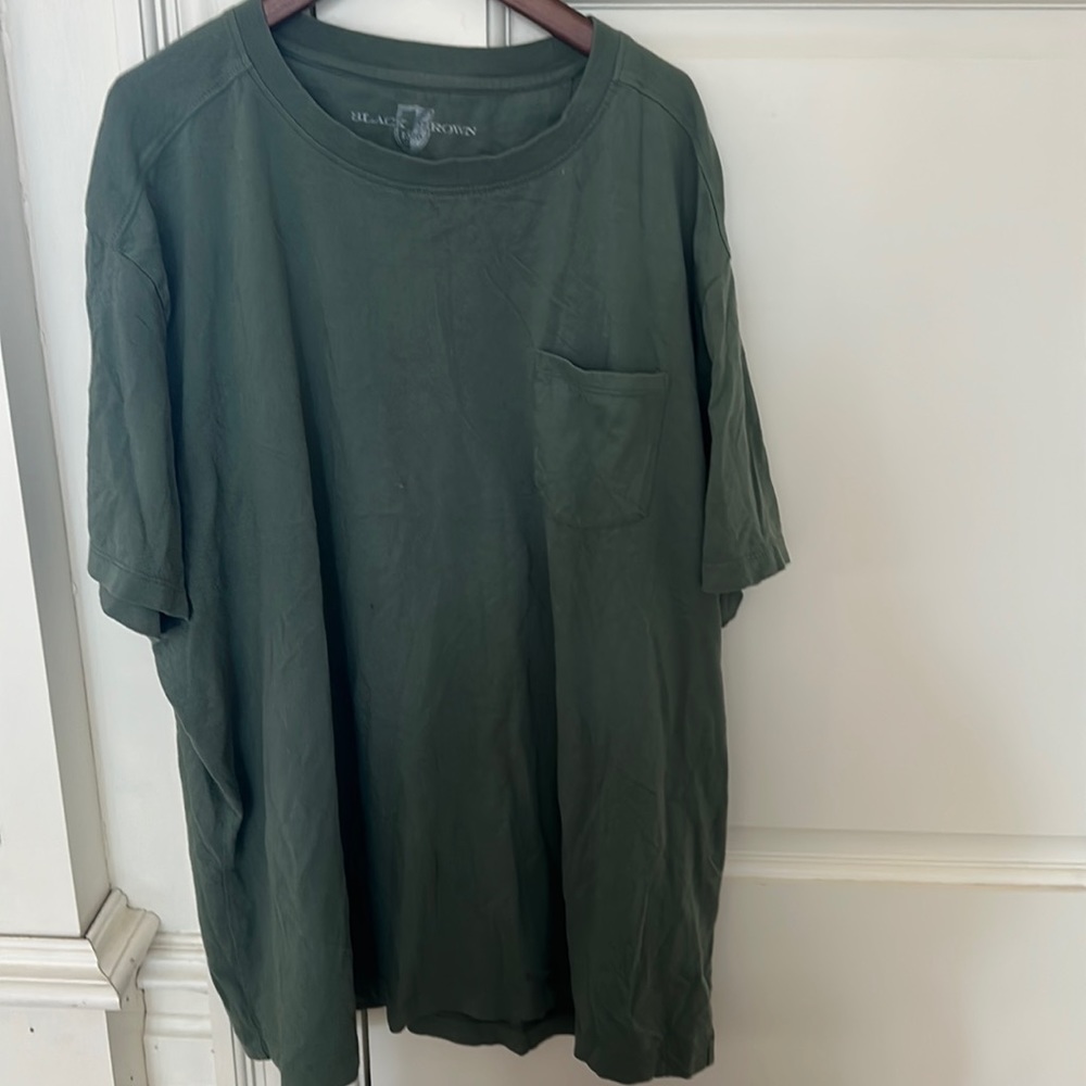 Men’s Black Brown 1826 pocket front tshirt. Barely worn.